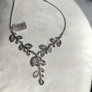 2/$20 Silver-tone leaf necklace